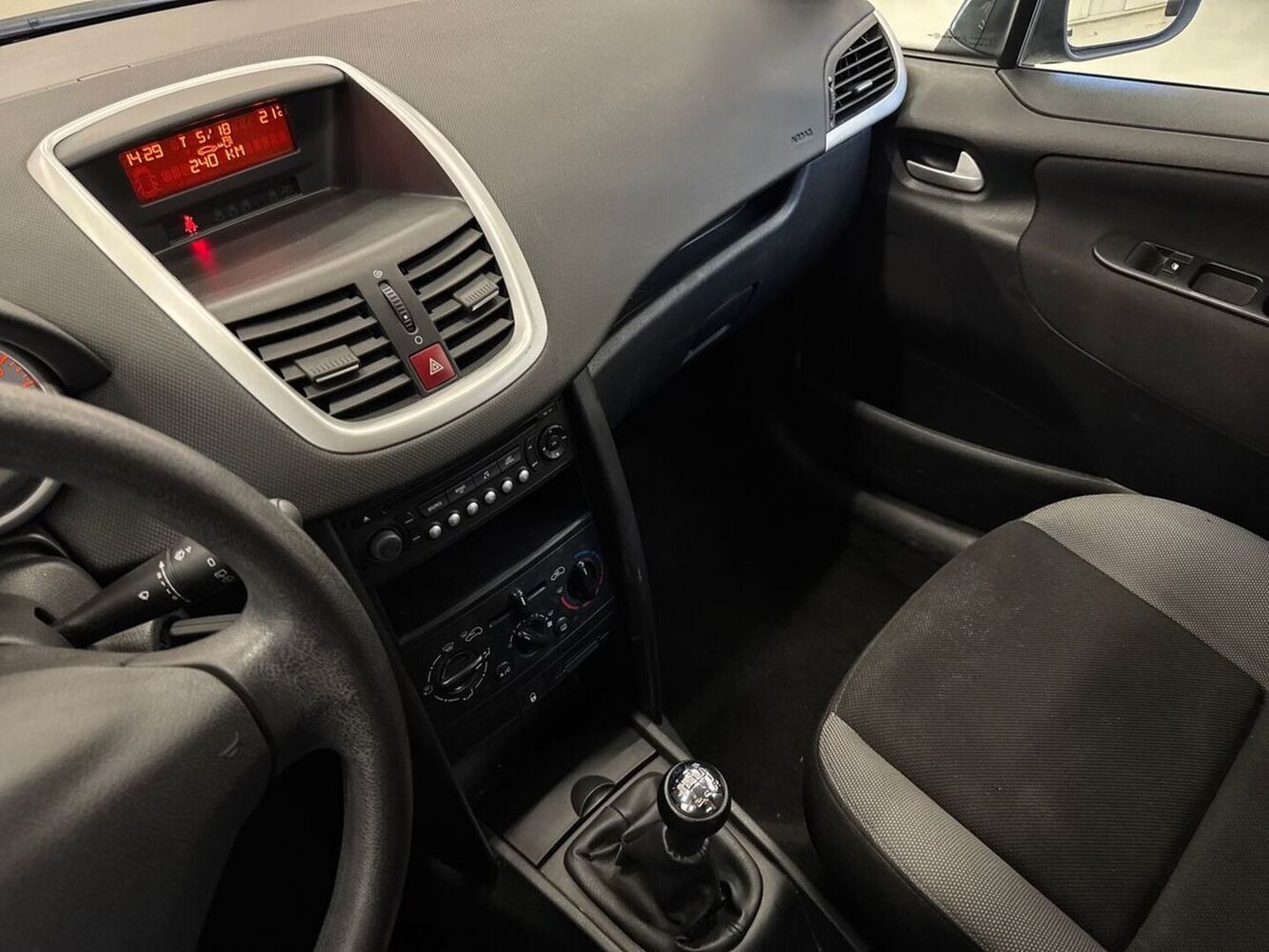 Peugeot 207 vaihtoauto