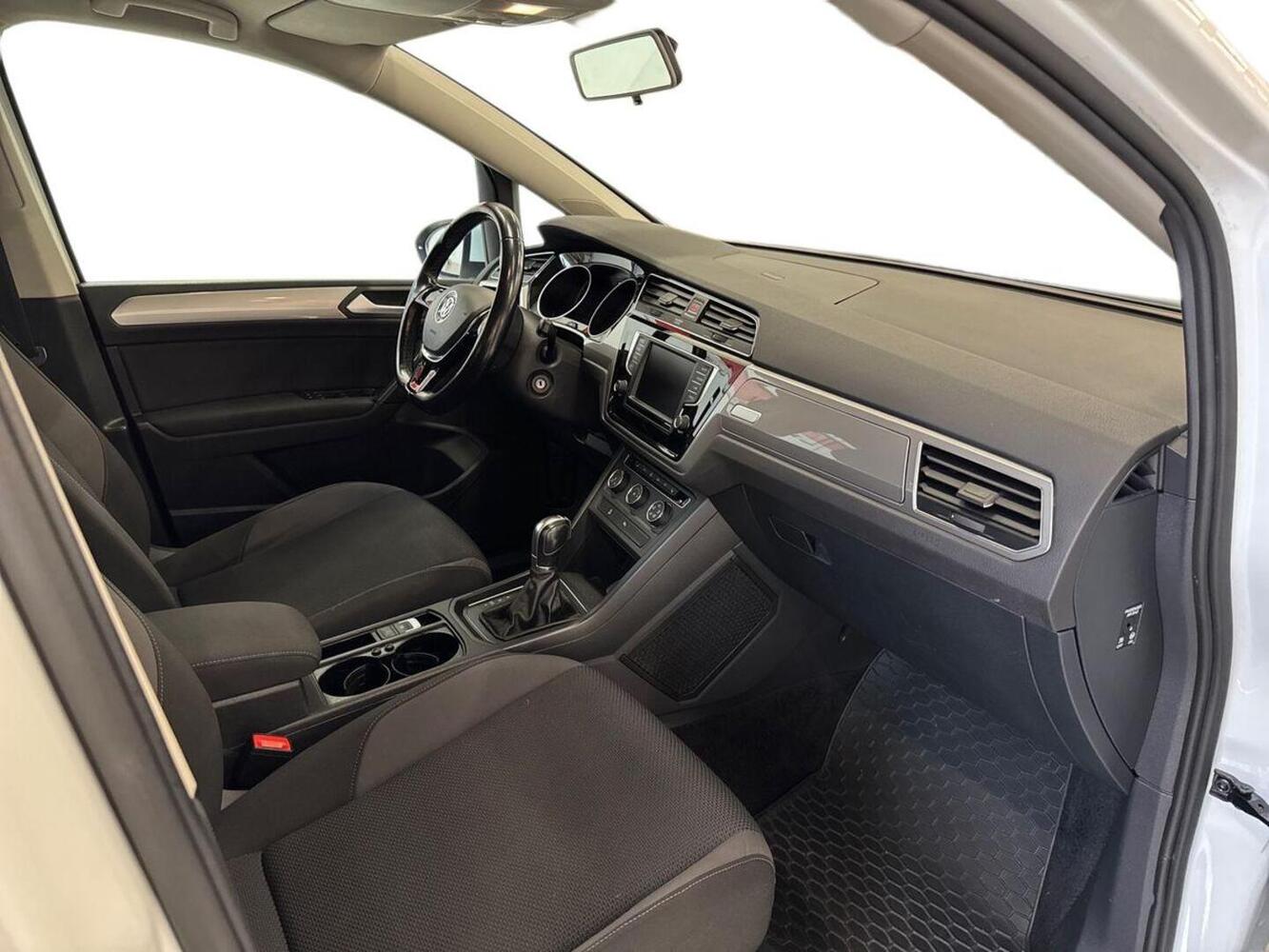 Volkswagen Touran vaihtoauto