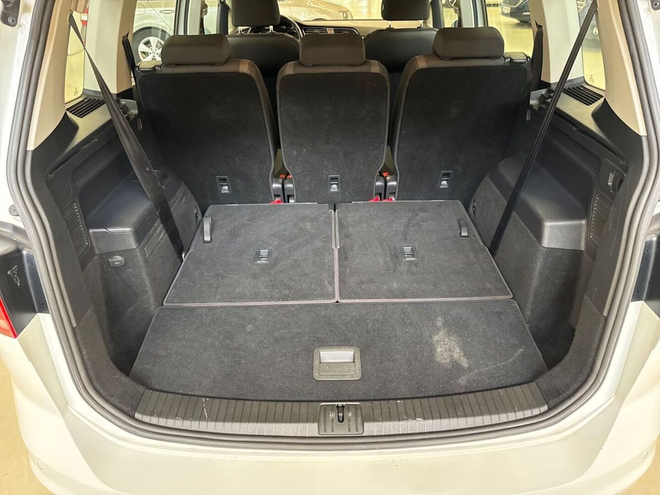 Volkswagen Touran vaihtoauto