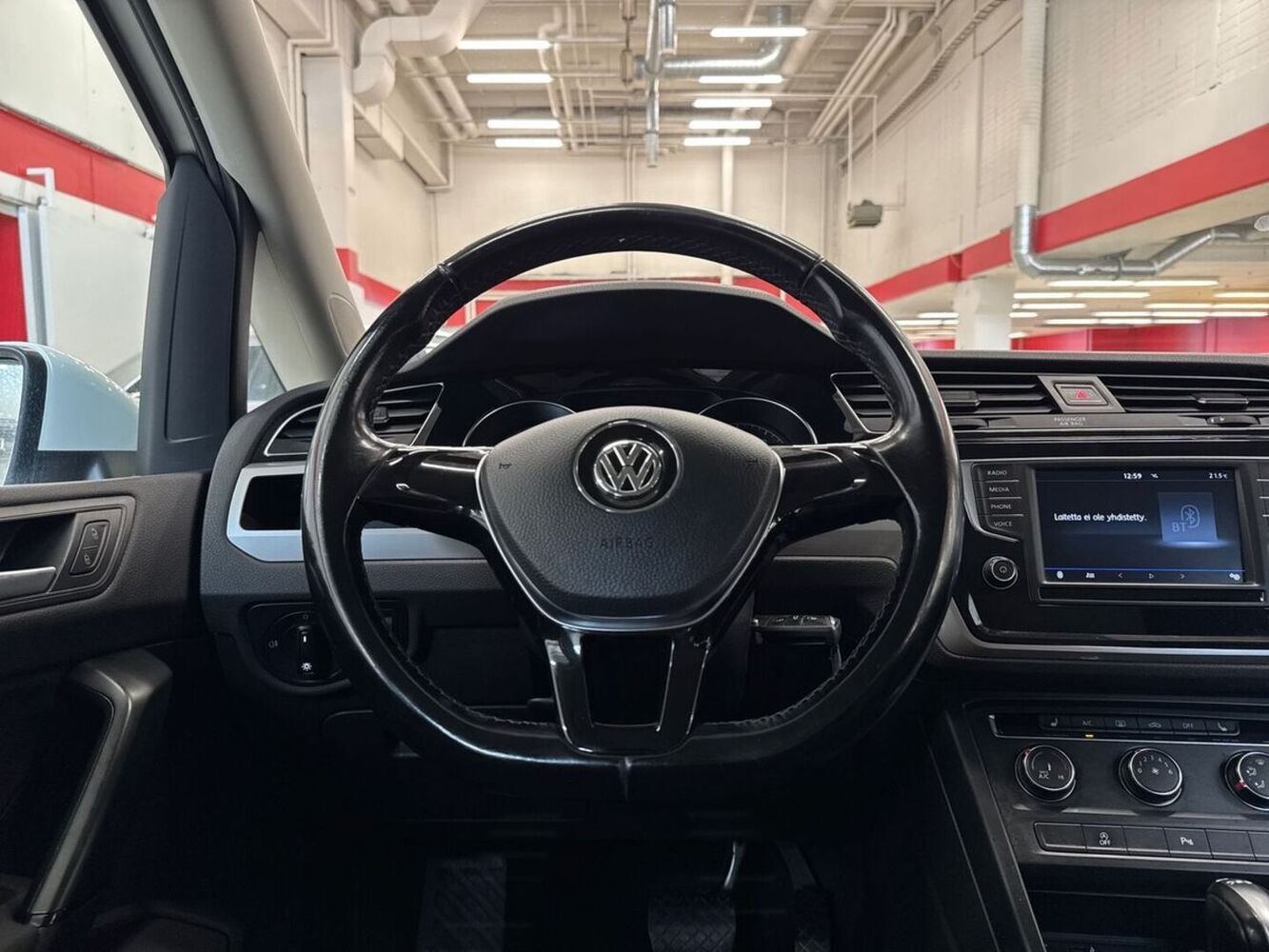 Volkswagen Touran vaihtoauto