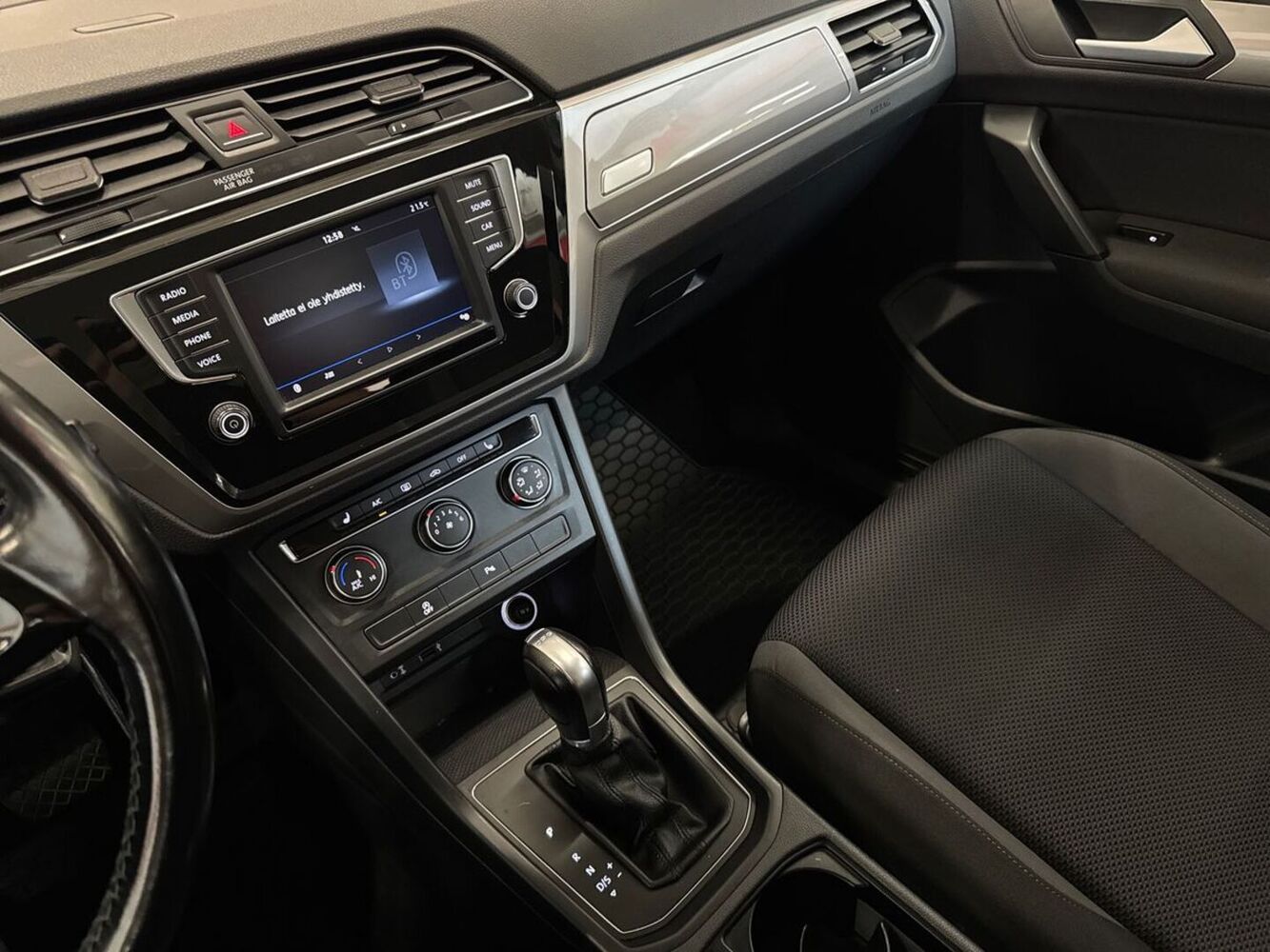 Volkswagen Touran vaihtoauto