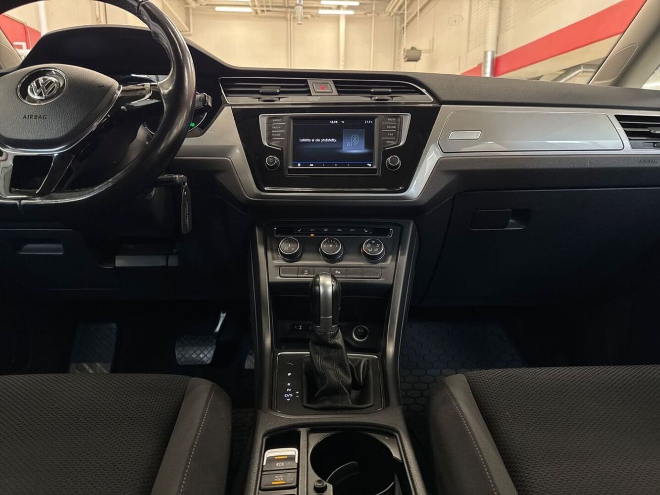 Volkswagen Touran vaihtoauto