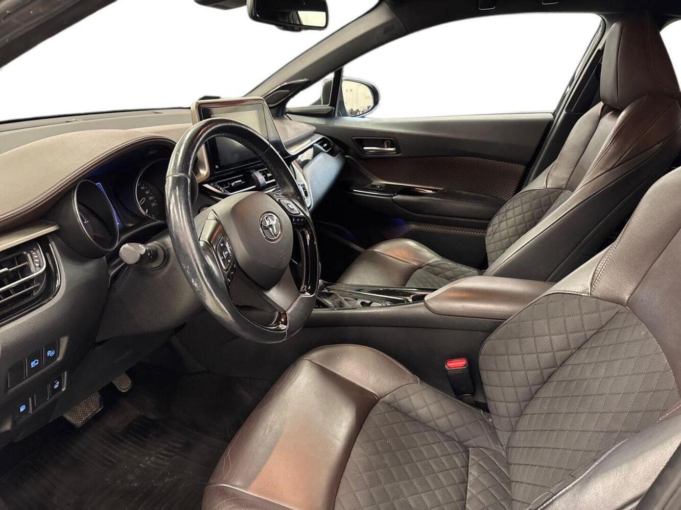 Toyota C-HR vaihtoauto