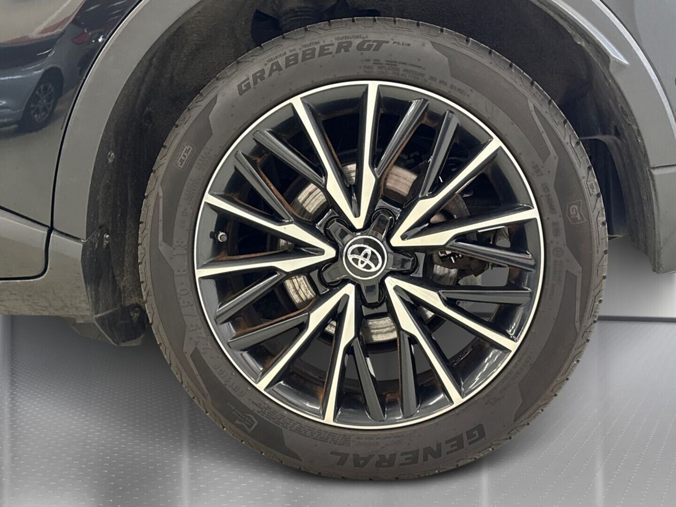 Toyota C-HR vaihtoauto