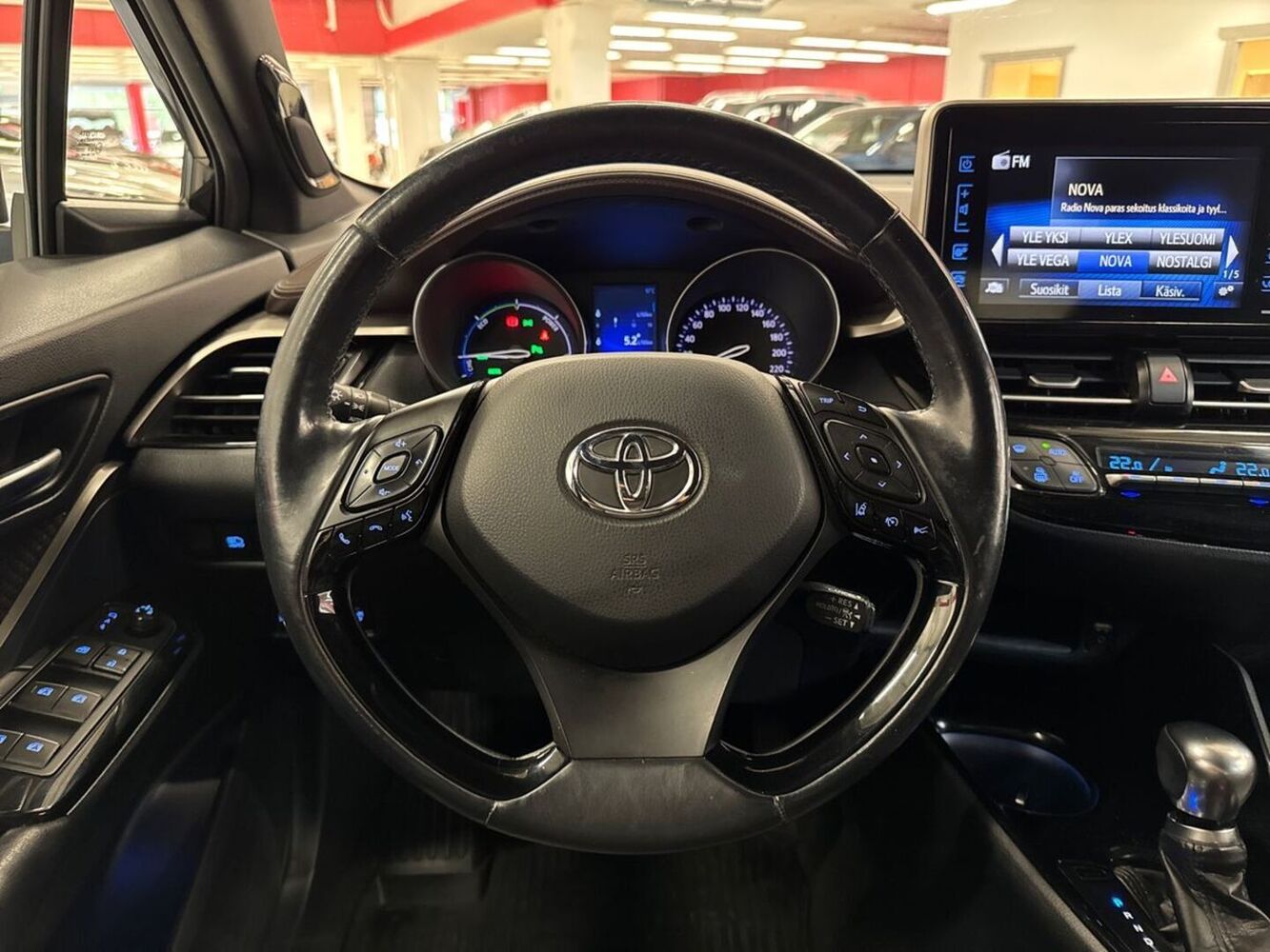 Toyota C-HR vaihtoauto