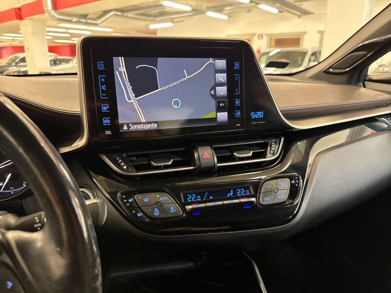 Toyota C-HR vaihtoauto