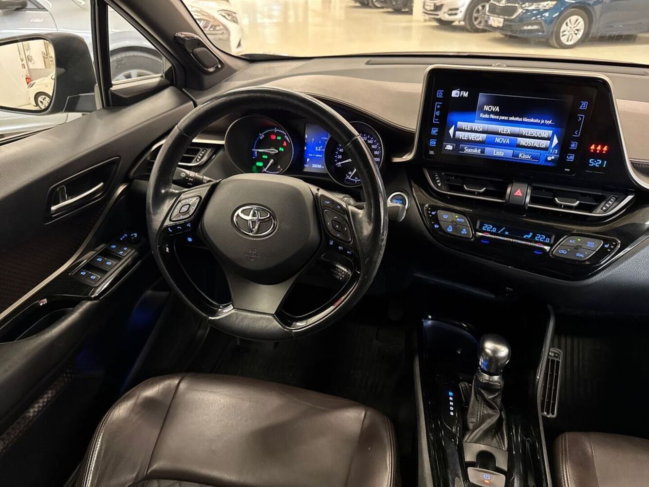Toyota C-HR vaihtoauto