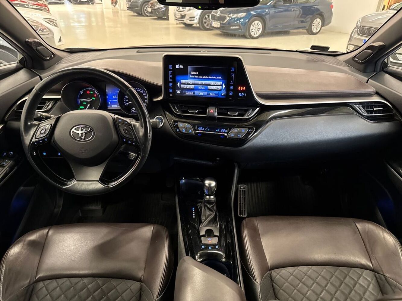 Toyota C-HR vaihtoauto