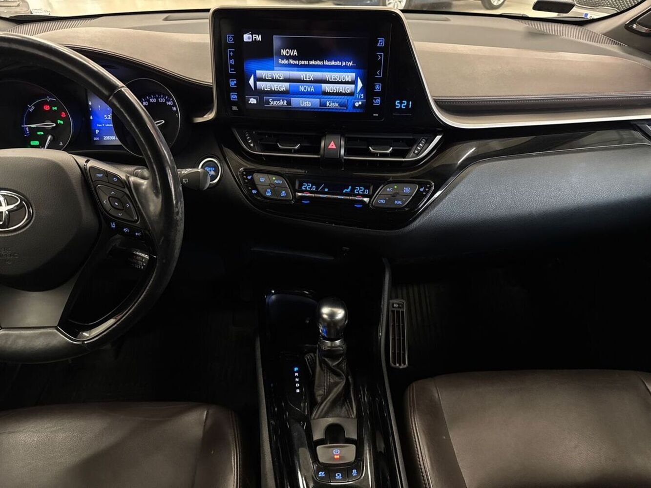 Toyota C-HR vaihtoauto