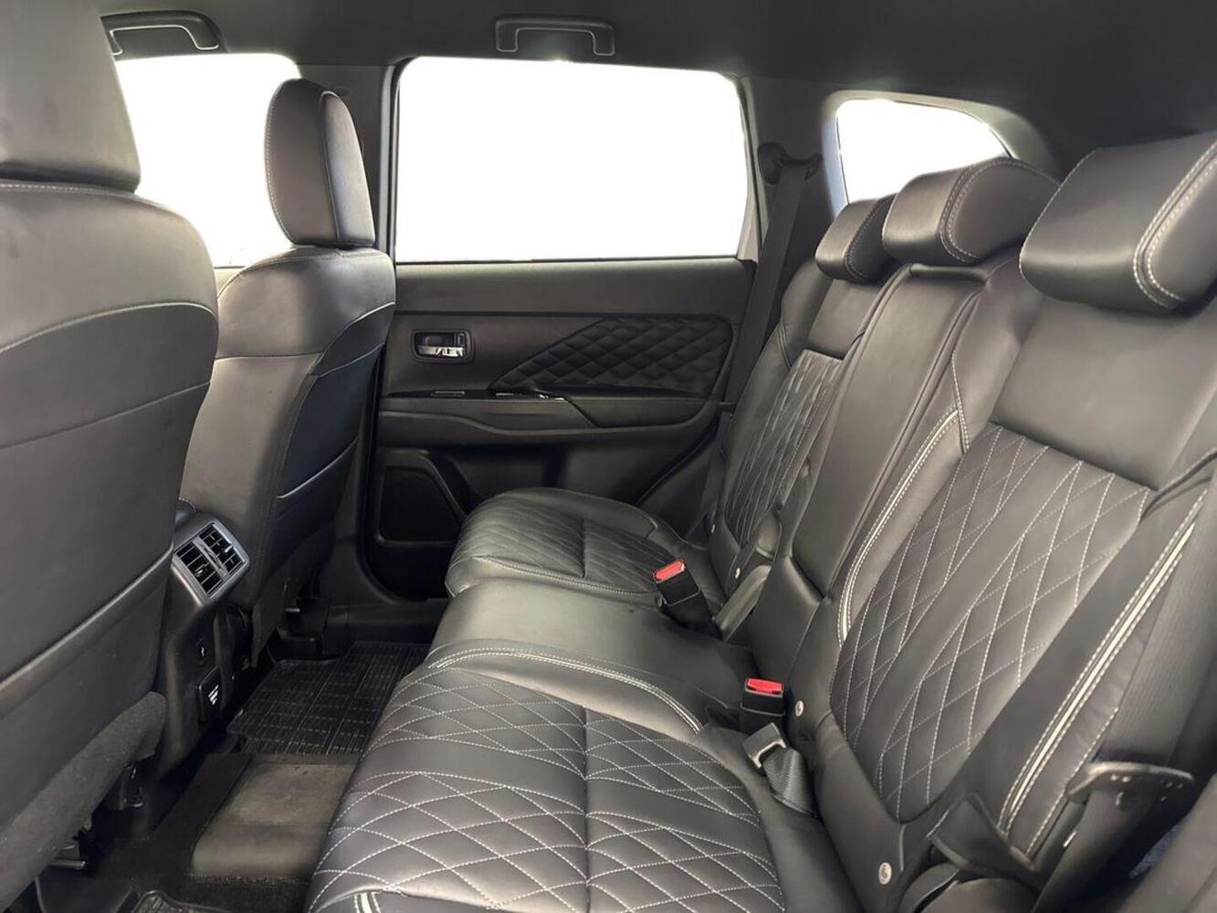 Mitsubishi Outlander PHEV vaihtoauto