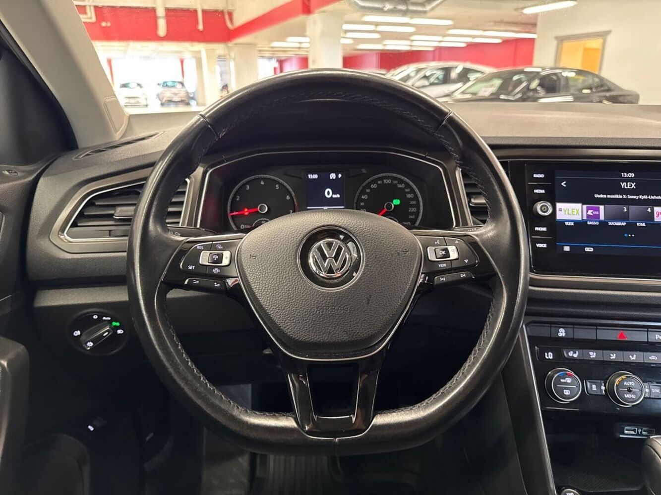 Volkswagen T-Roc vaihtoauto