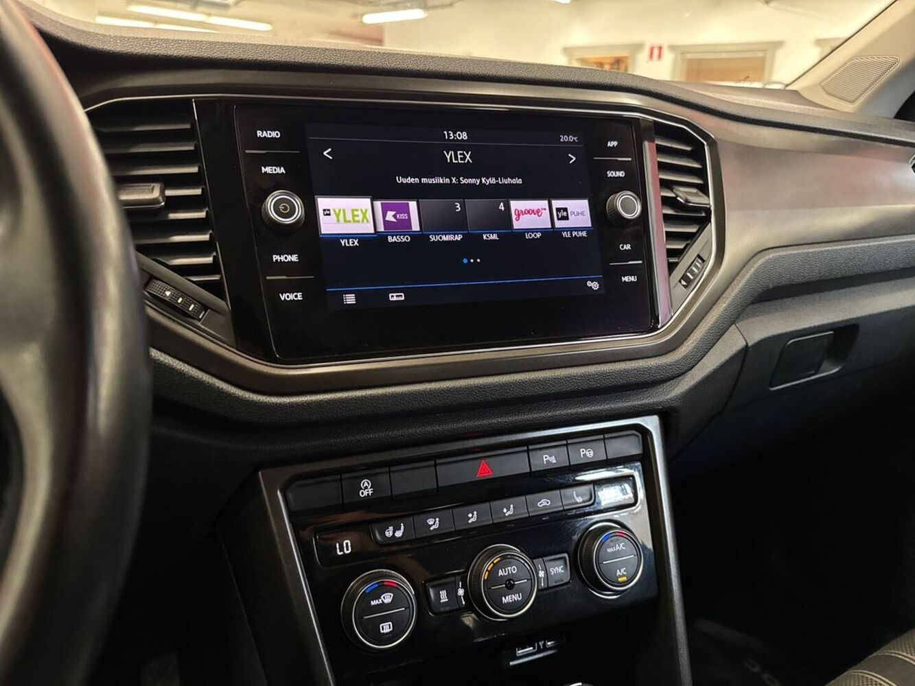 Volkswagen T-Roc vaihtoauto