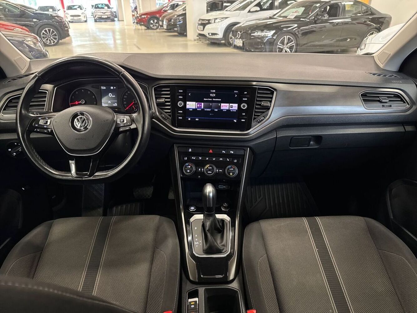 Volkswagen T-Roc vaihtoauto