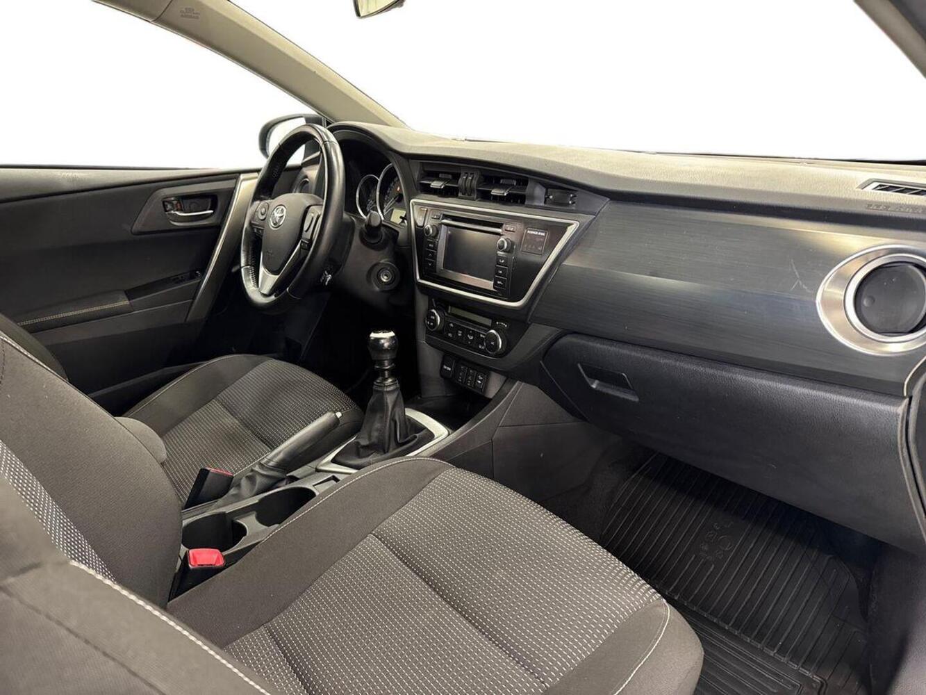 Toyota Auris vaihtoauto