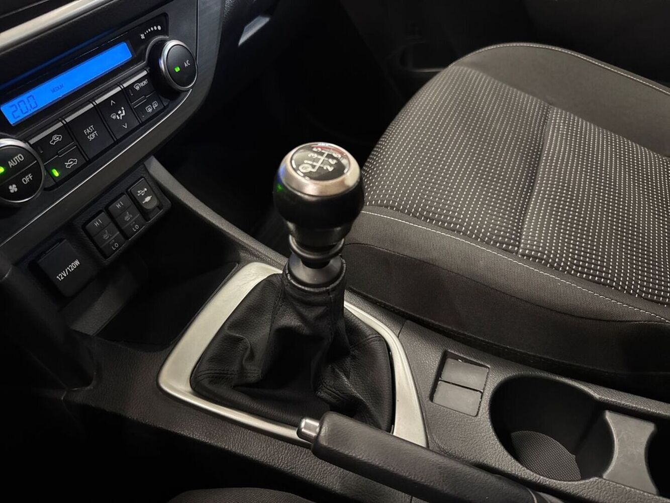 Toyota Auris vaihtoauto