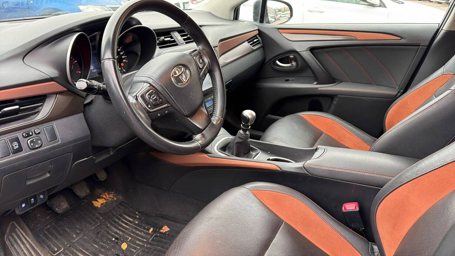 Toyota Avensis vaihtoauto