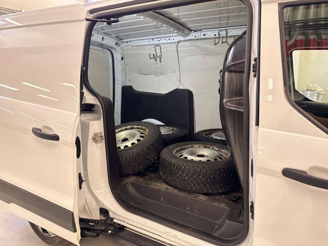 Ford Transit Connect vaihtoauto