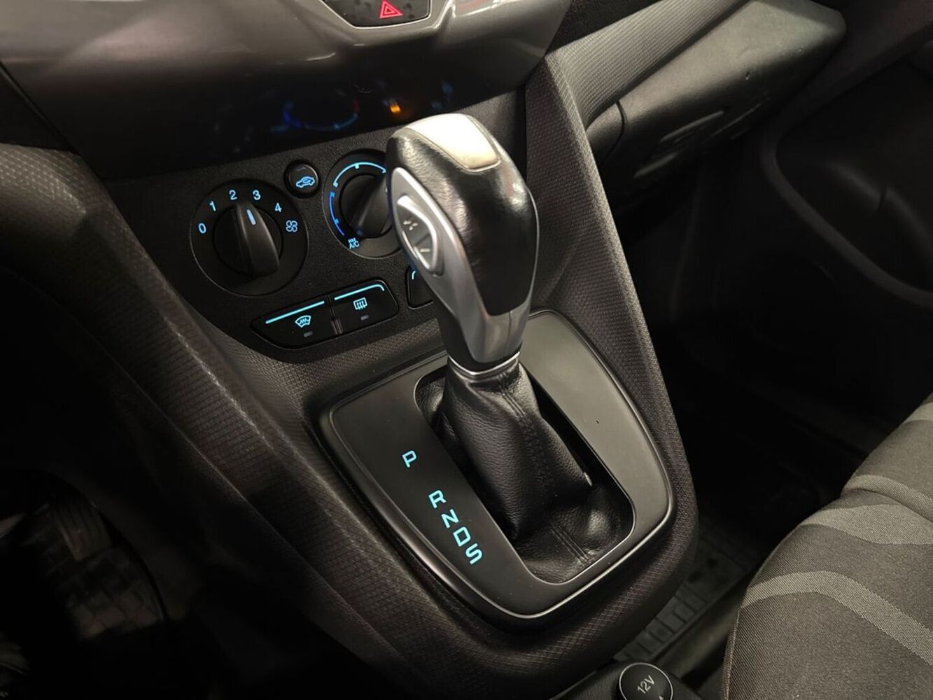 Ford Transit Connect vaihtoauto