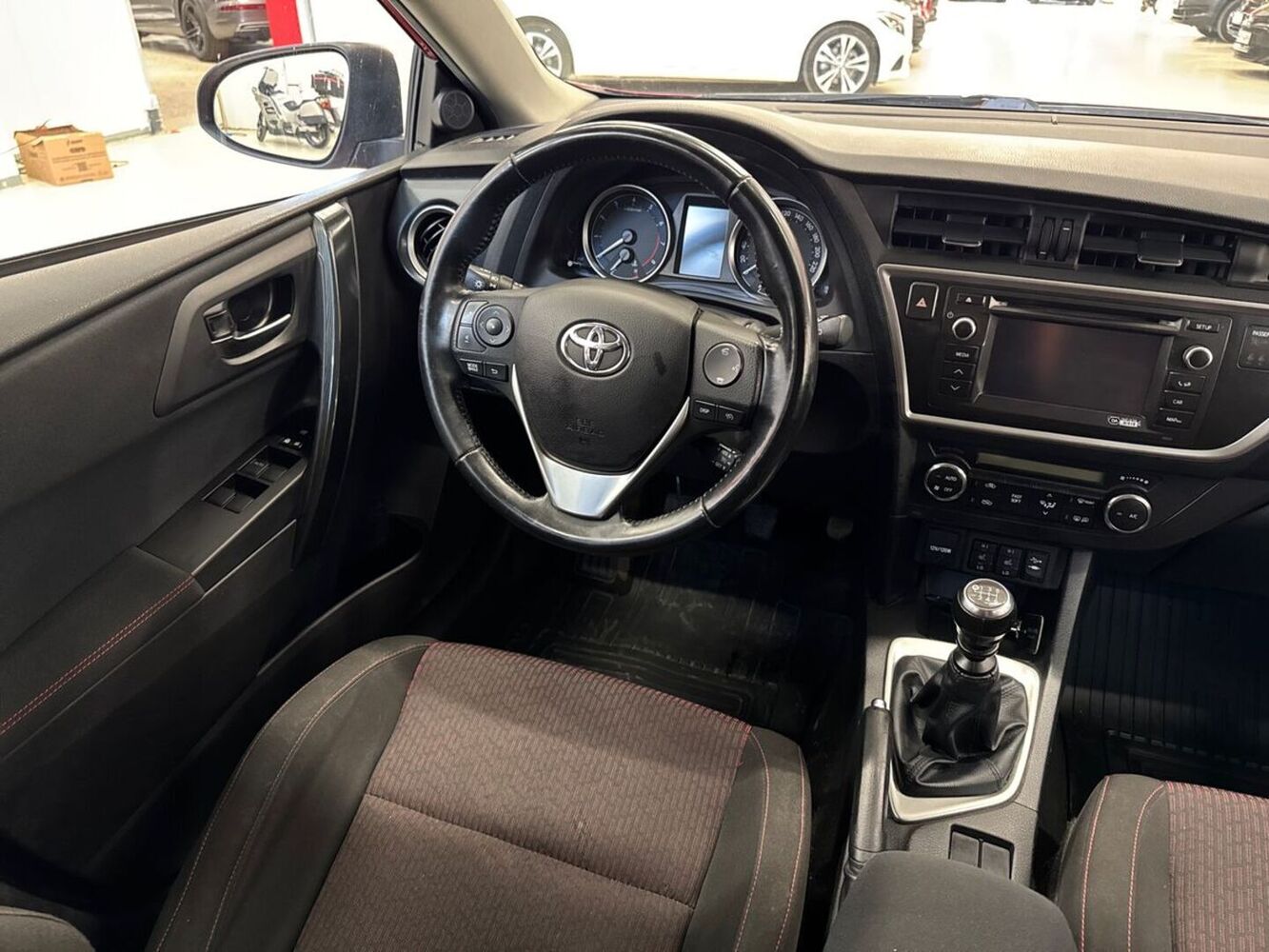 Toyota Auris vaihtoauto