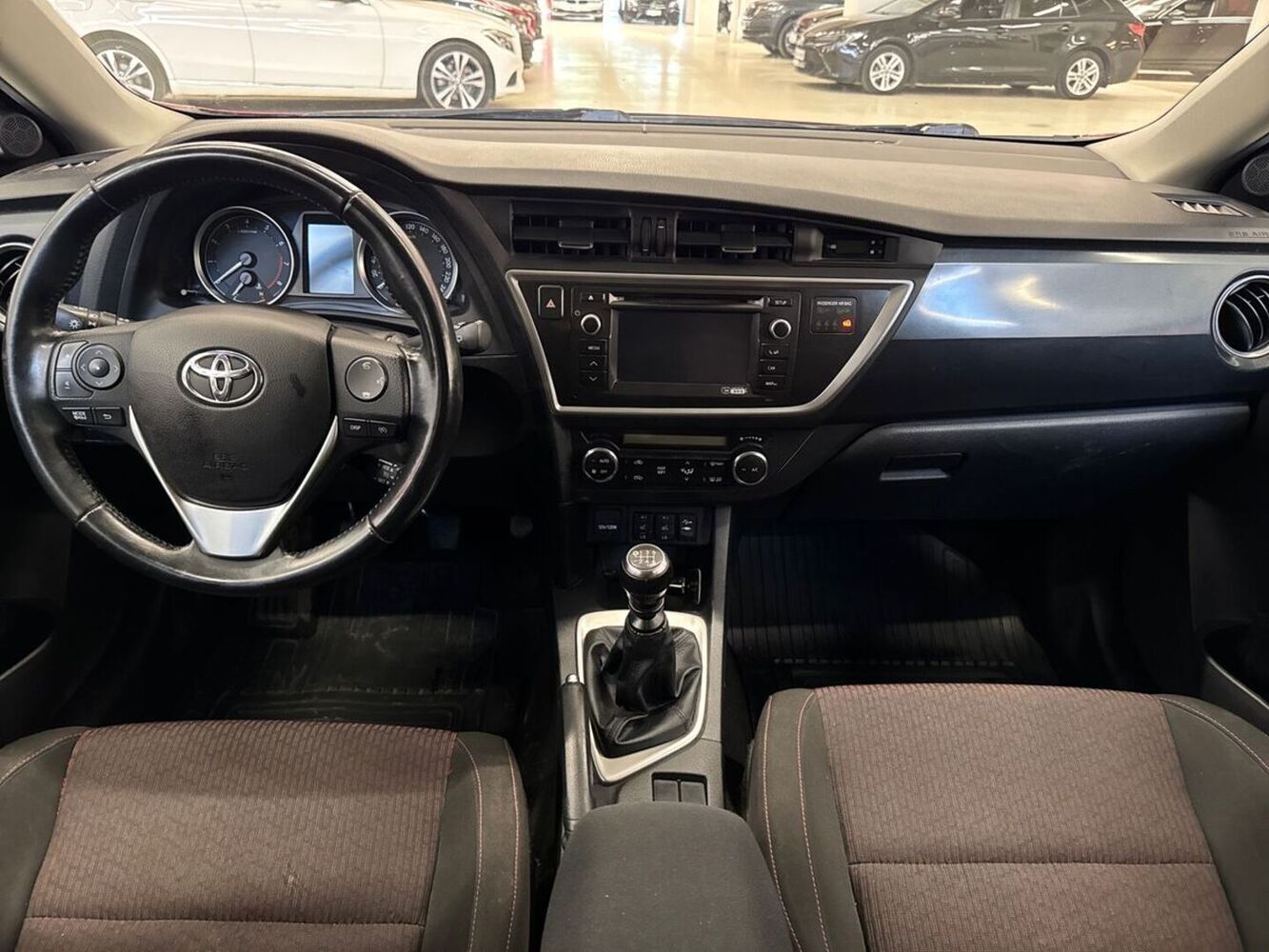 Toyota Auris vaihtoauto
