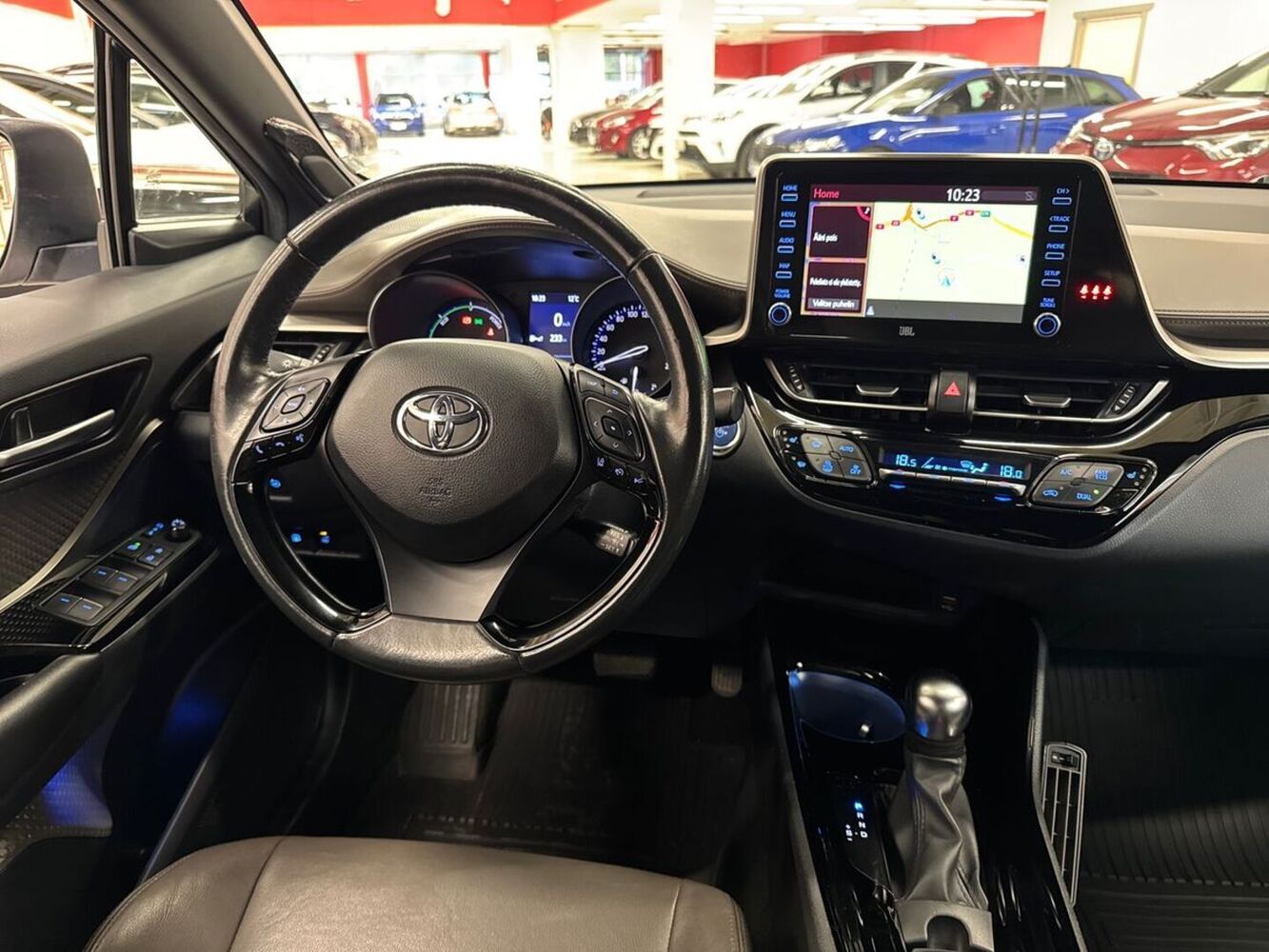 Toyota C-HR vaihtoauto