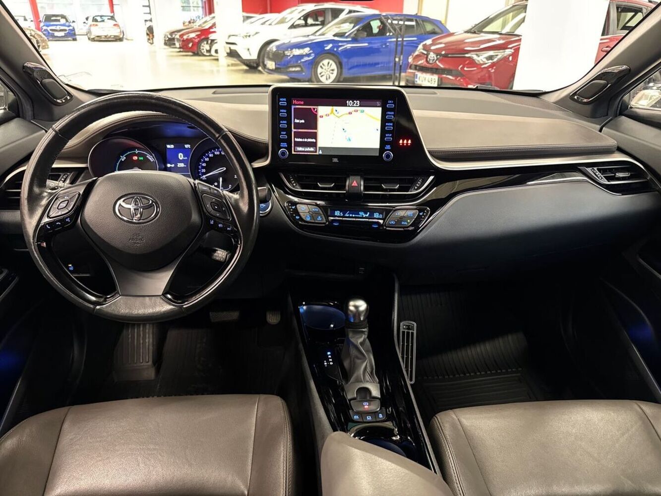 Toyota C-HR vaihtoauto