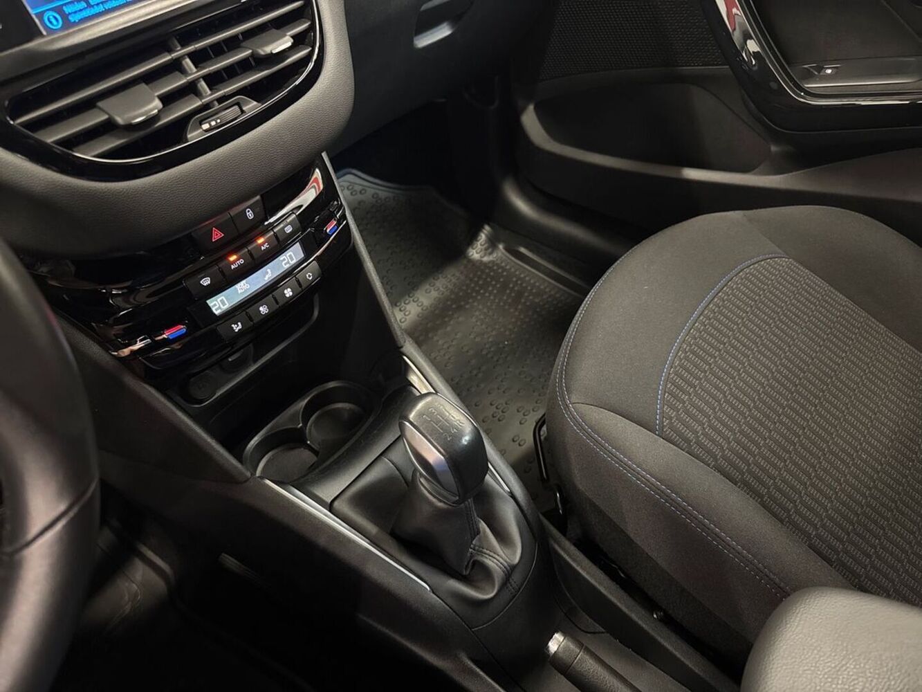 Peugeot 208 vaihtoauto