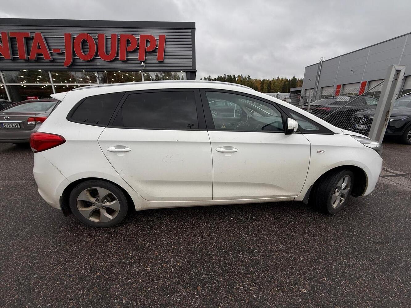 Kia Carens vaihtoauto
