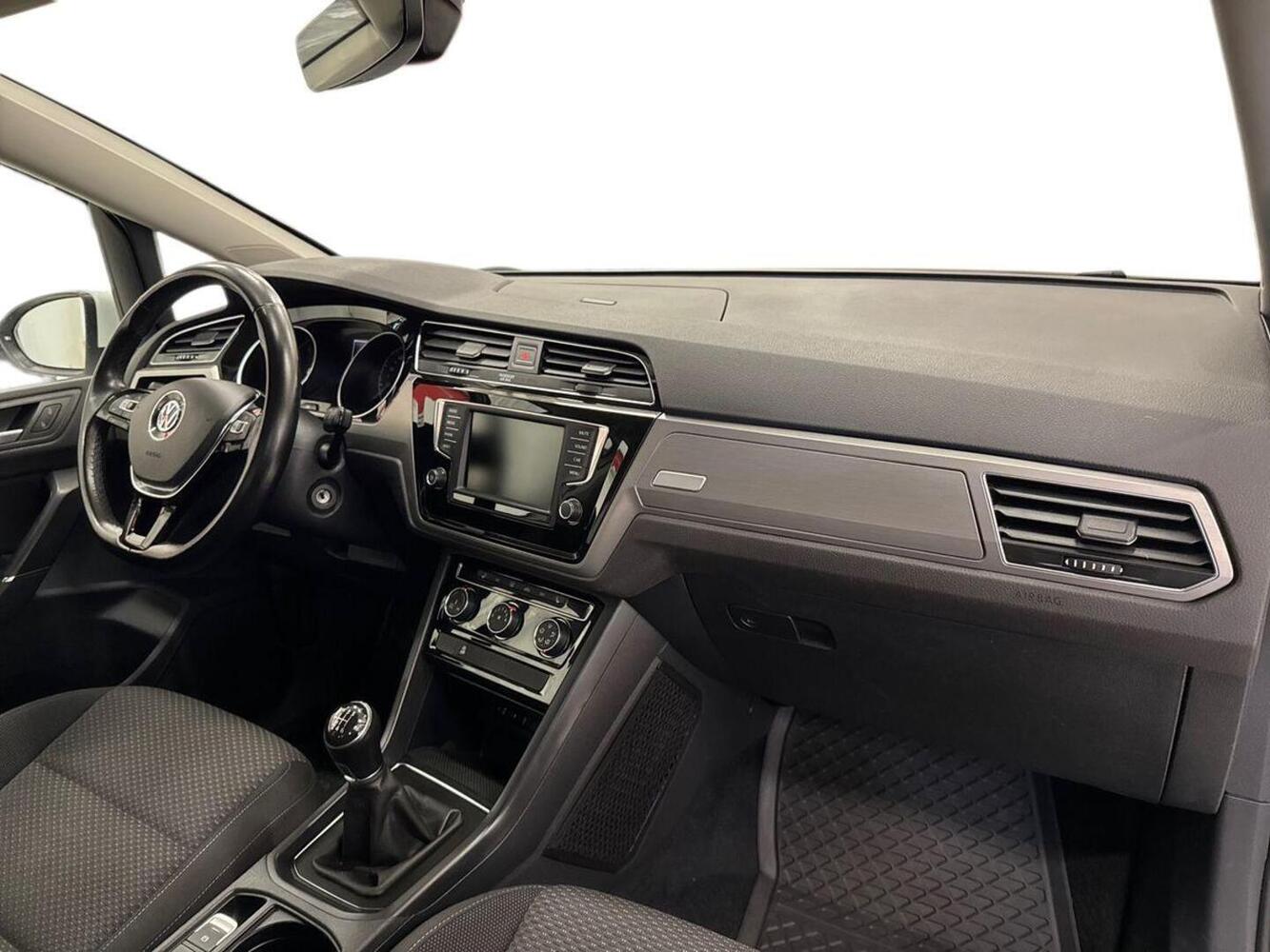 Volkswagen Touran vaihtoauto