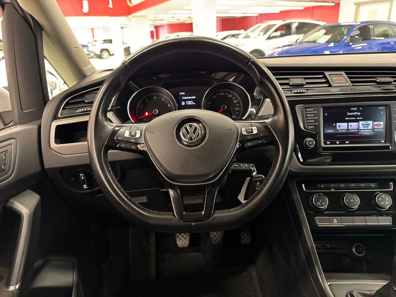 Volkswagen Touran vaihtoauto