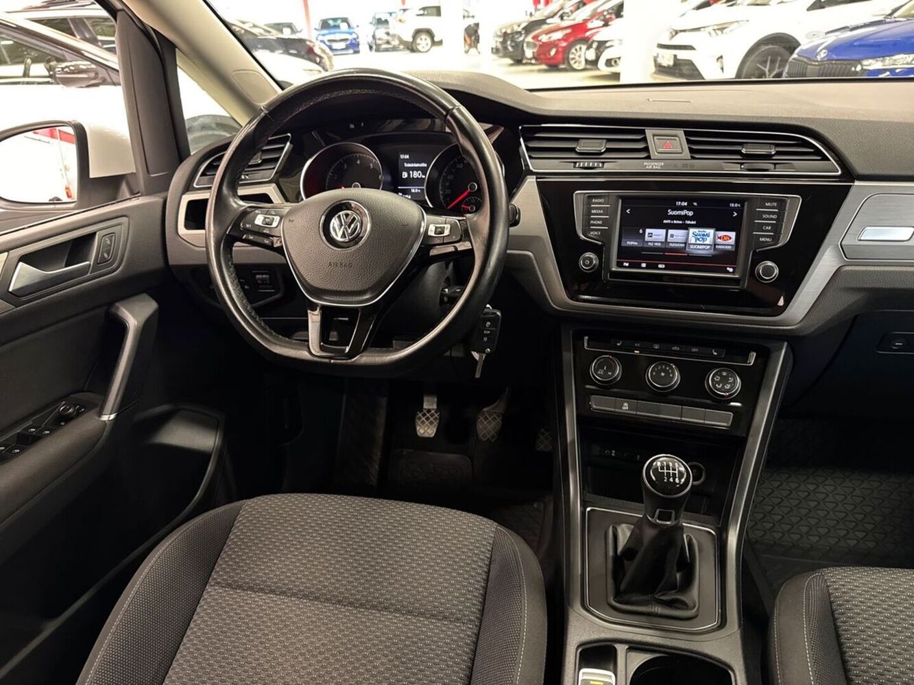 Volkswagen Touran vaihtoauto