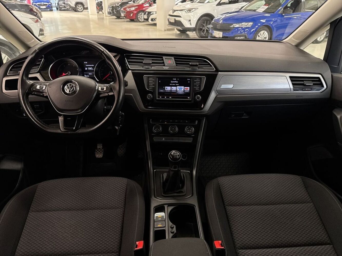 Volkswagen Touran vaihtoauto