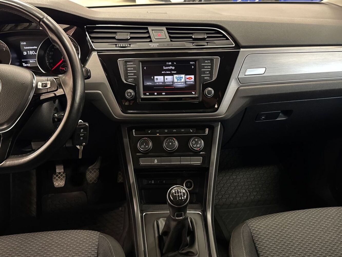 Volkswagen Touran vaihtoauto