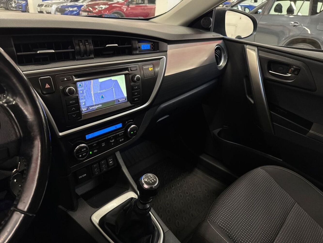 Toyota Auris vaihtoauto