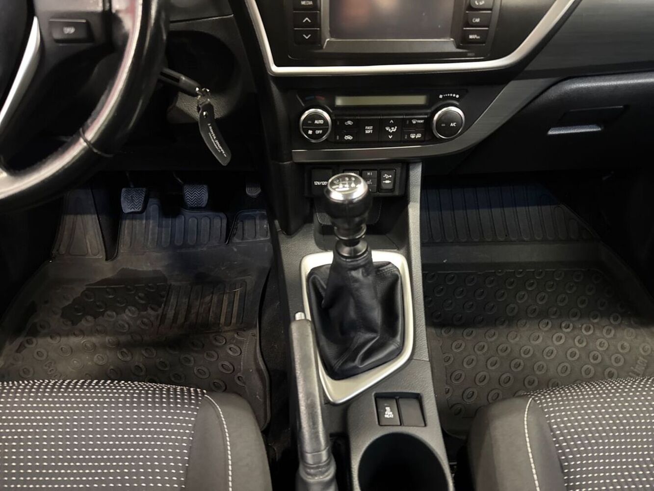 Toyota Auris vaihtoauto