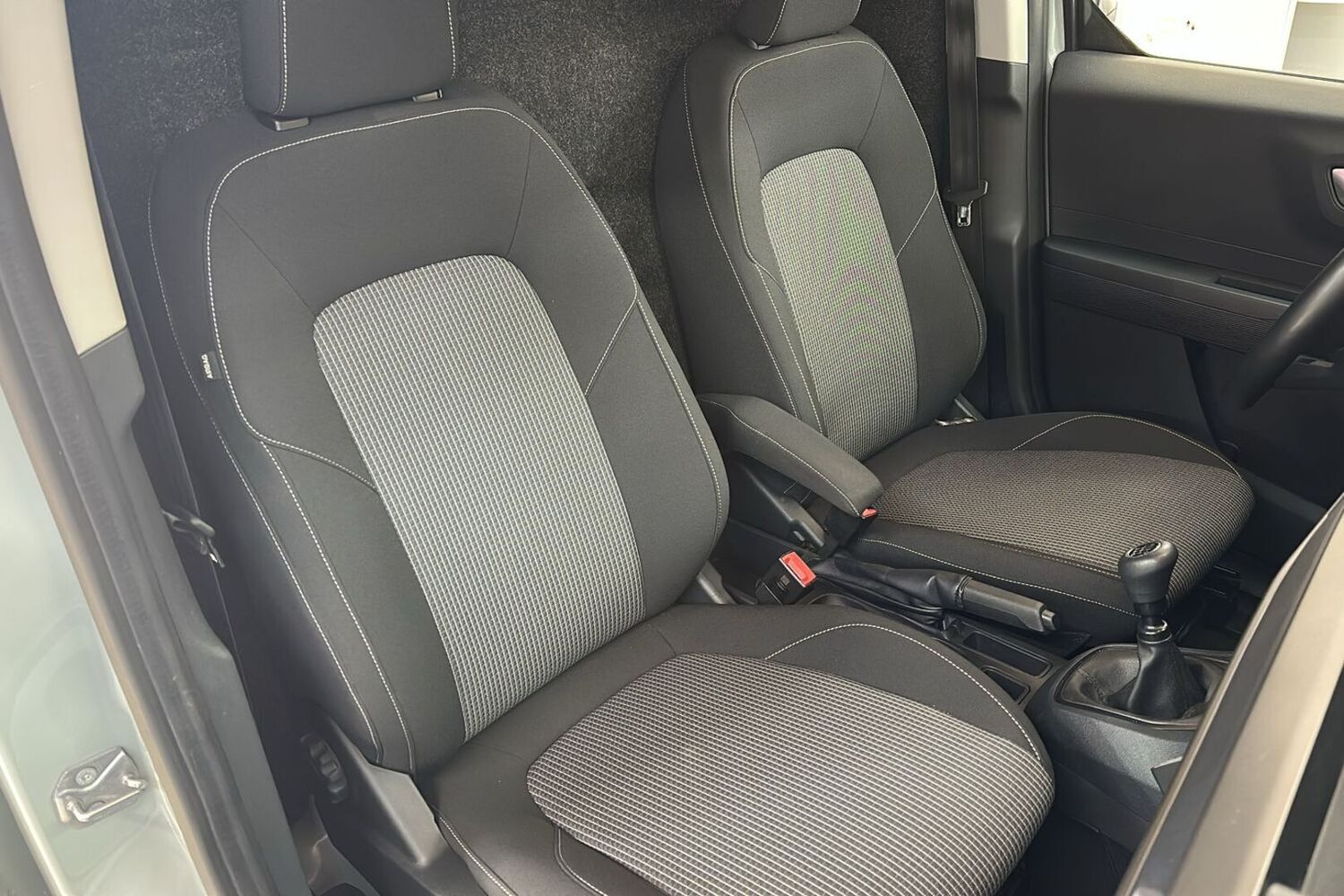Ford Transit Courier vaihtoauto