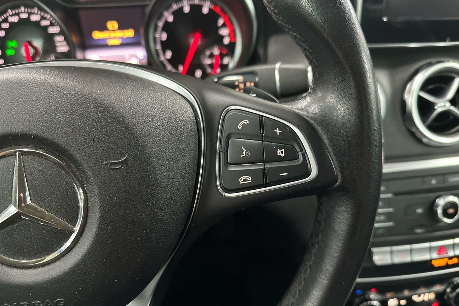 Mercedes-Benz GLA vaihtoauto