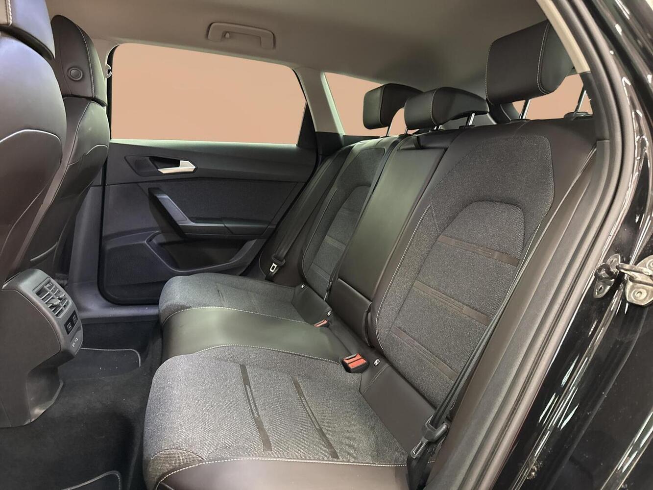 SEAT Leon Sportstourer vaihtoauto