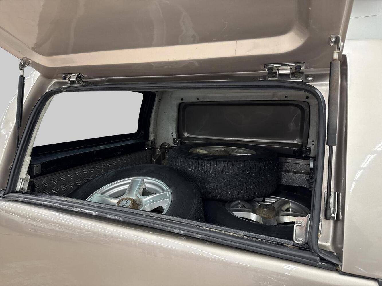 Toyota Hilux vaihtoauto