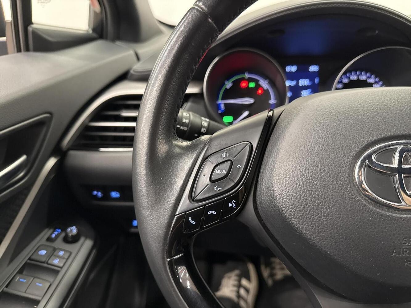 Toyota C-HR vaihtoauto