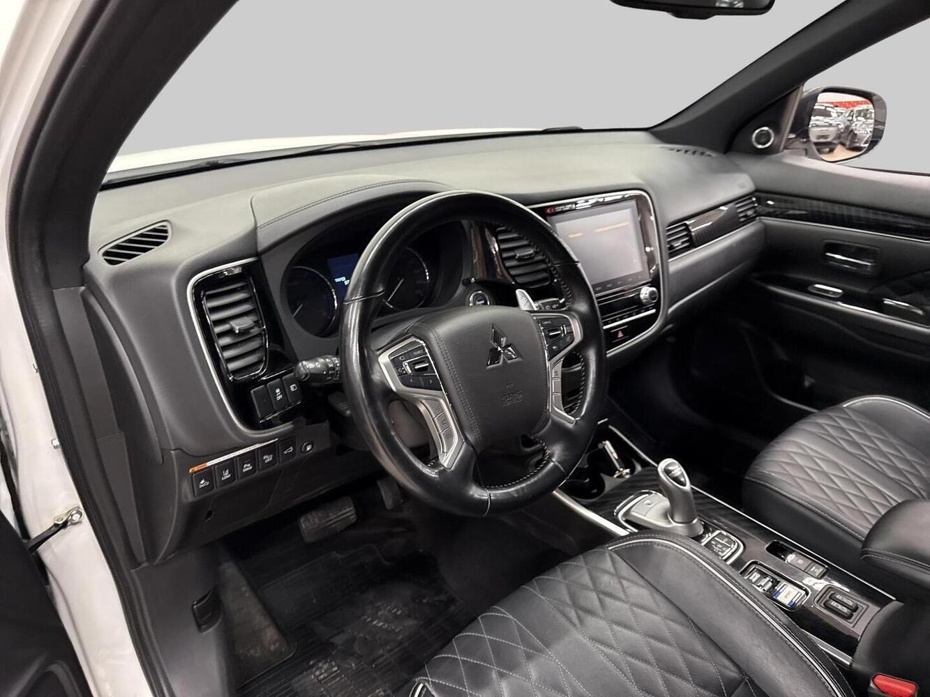 Mitsubishi Outlander PHEV vaihtoauto