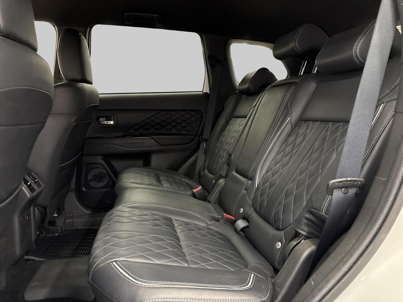 Mitsubishi Outlander PHEV vaihtoauto
