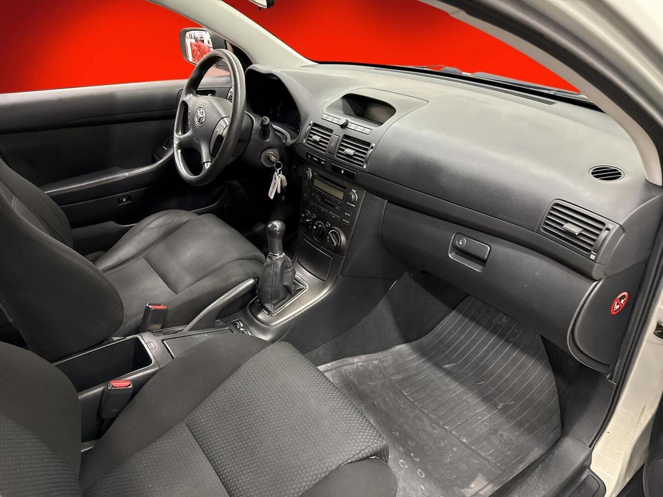 Toyota Avensis vaihtoauto