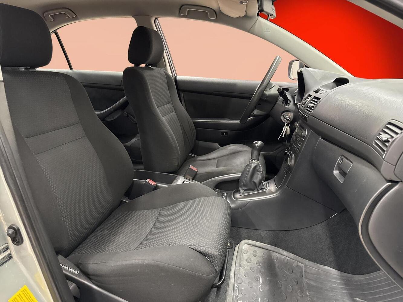Toyota Avensis vaihtoauto