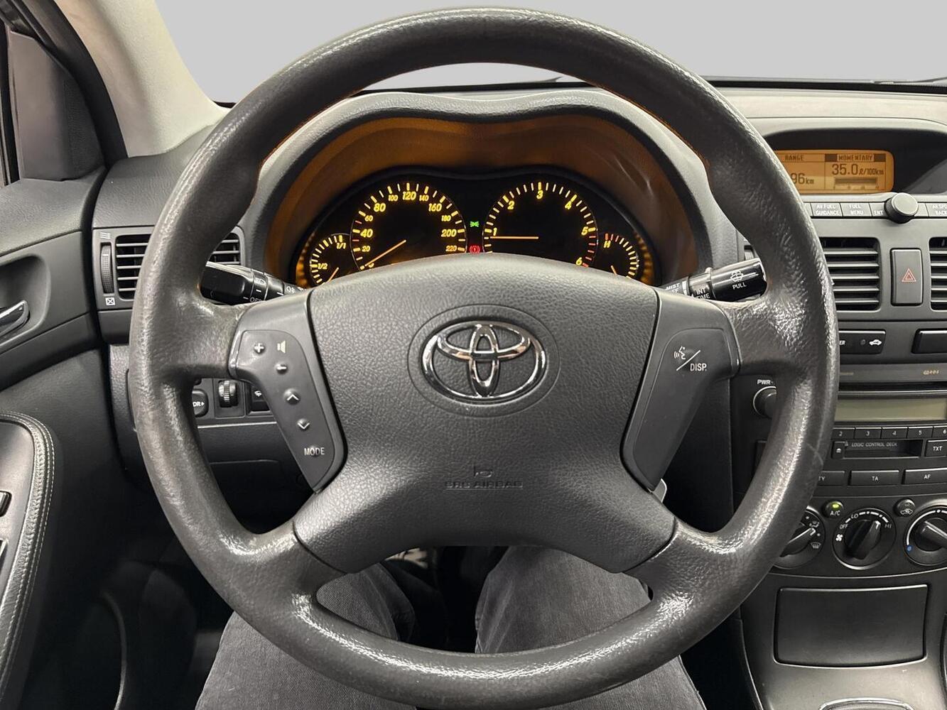 Toyota Avensis vaihtoauto