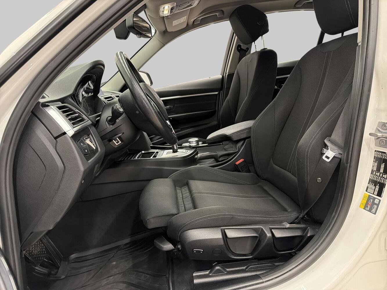 BMW 330 vaihtoauto