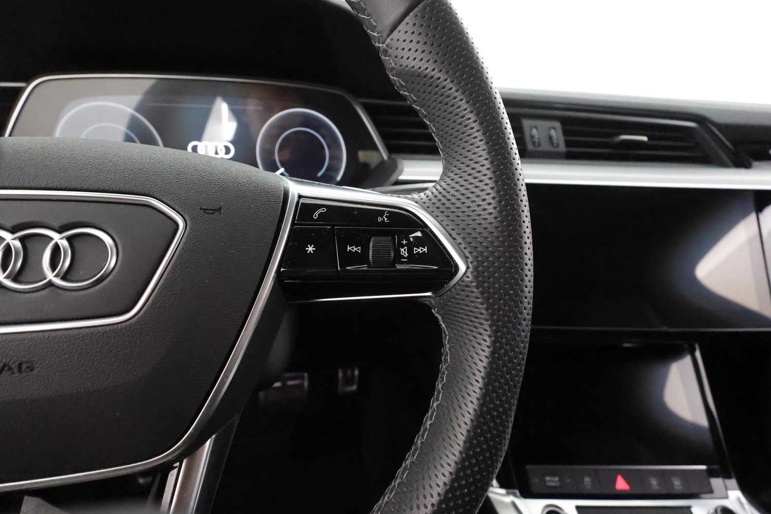 Audi Q8 e-tron vaihtoauto