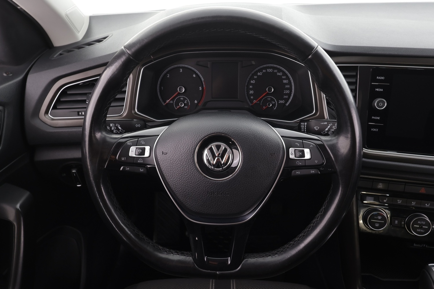 Volkswagen T-Roc vaihtoauto