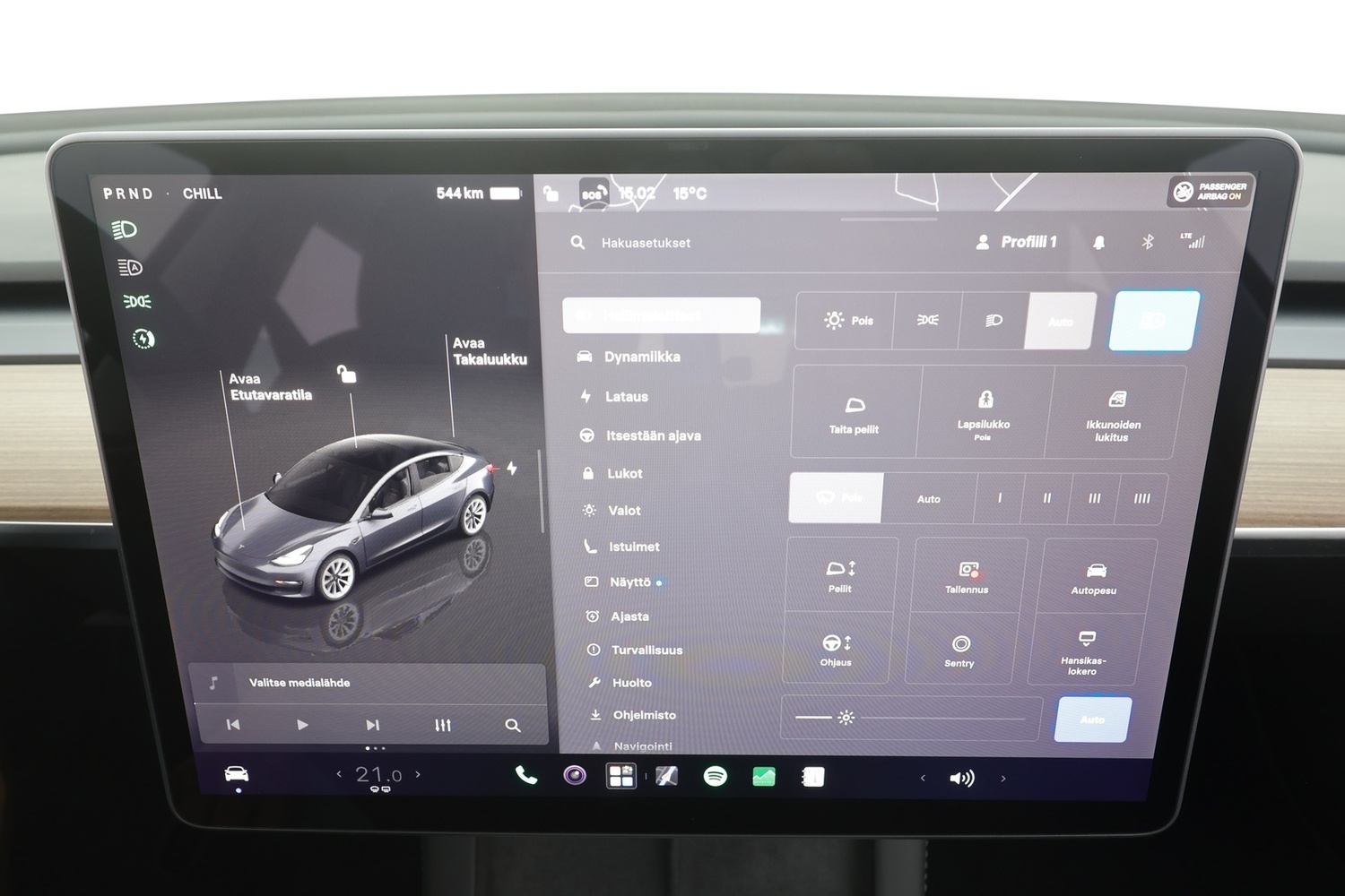 Tesla Model 3 vaihtoauto