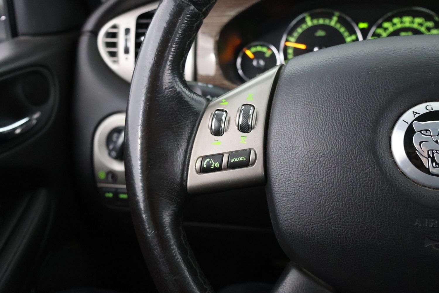 Jaguar X-Type vaihtoauto